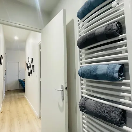 Charming Flat Ideal Location, 2 Bedroom 5 Pers Max