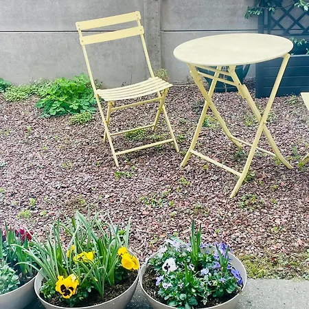 Charming Flat Ideal Location, 2 Bedroom 5 Pers Max Lägenhet