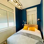 Charming Flat Ideal Location, 2 Bedroom 5 Pers Max アパート