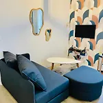 Charming Flat Ideal Location, 2 Bedroom 5 Pers Max アパート