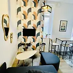 Daire Charming Flat Ideal Location, 2 Bedroom 5 Pers Max