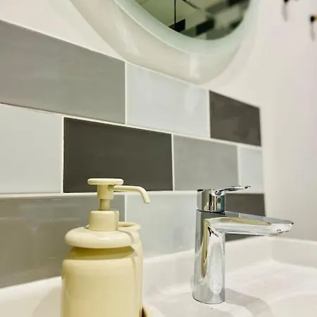 Apartment Charming Flat Ideal Location, 2 Bedroom 5 Pers Max Lille