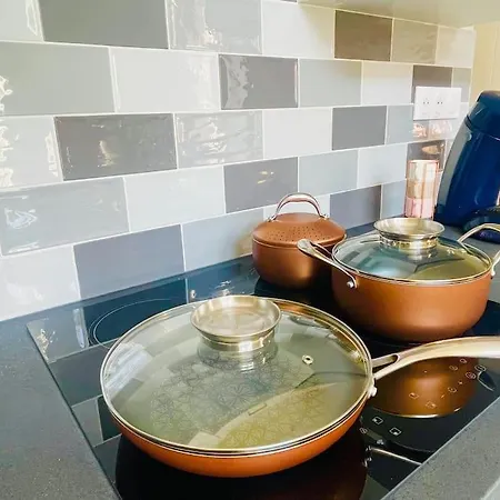 Charming Flat Ideal Location, 2 Bedroom 5 Pers Max