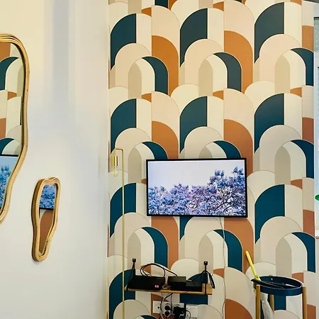 Charming Flat Ideal Location, 2 Bedroom 5 Pers Max